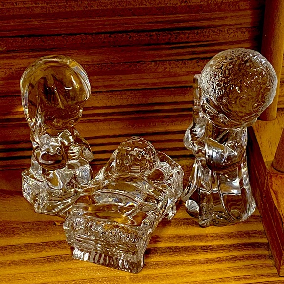 Crystal Nativity with Manger (10 pieces) - Picture 4 of 6